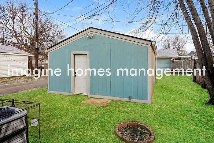 620 E Beecher St — Photo 12