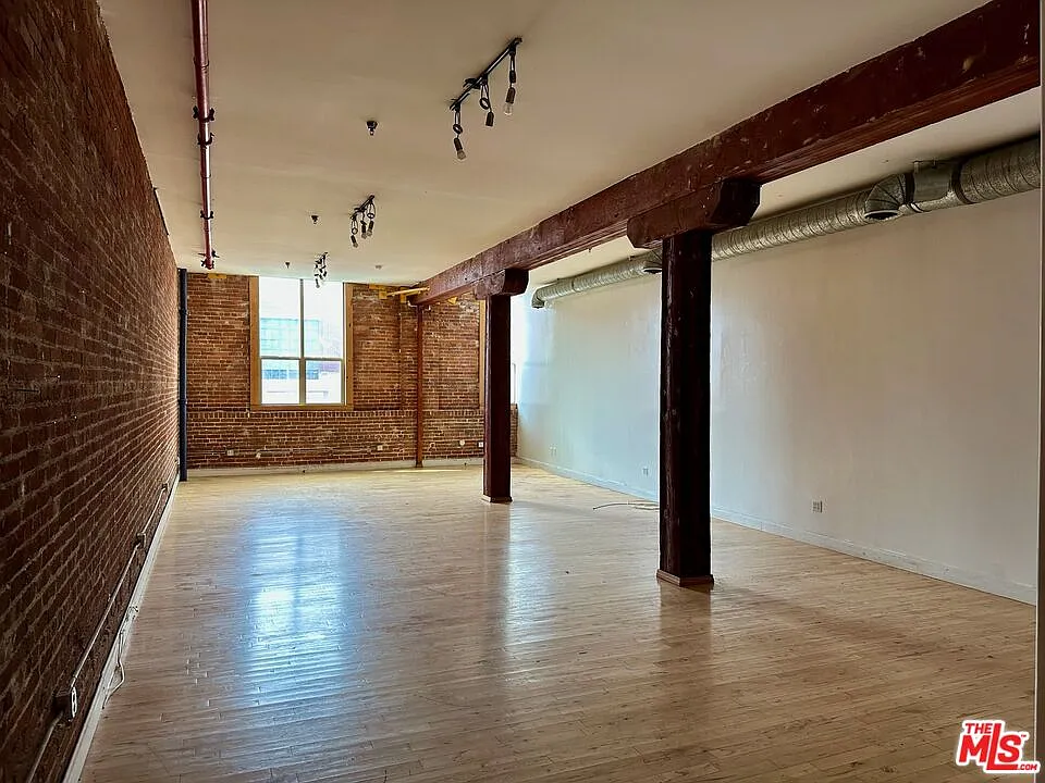 726 S Santa Fe Ave — Photo 2