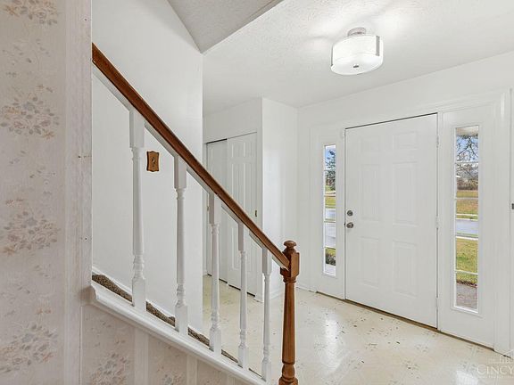 4th image of 898 Cedarhill Dr