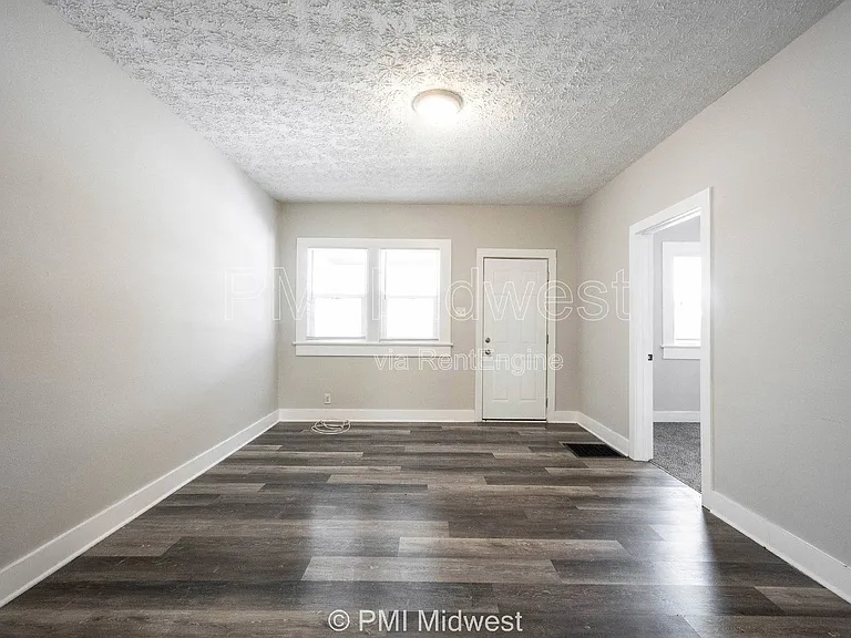 729 N Bosart Ave — Photo 3