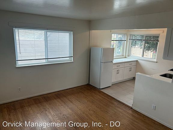 3rd image of 4124 Judah St #4