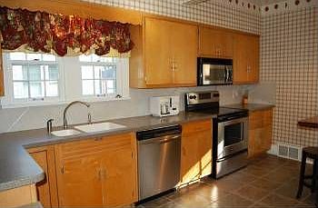 4th image of 2426 Middlesex Dr