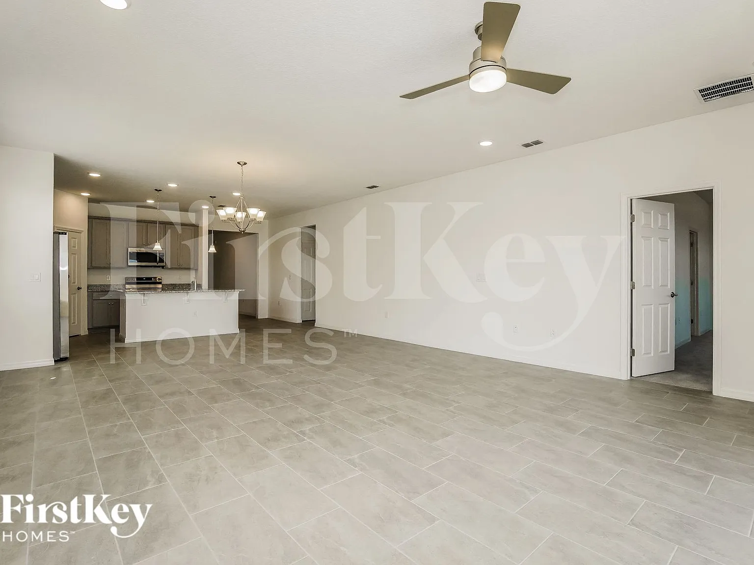 5 bed, 2.0 bath, 2210 sqft, $2,790 — Photo 4