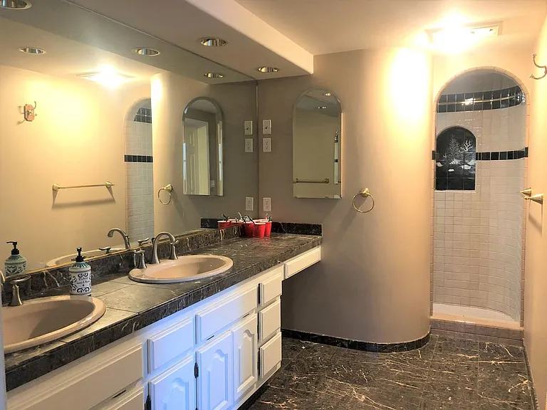 18484 Chaparral Dr — Photo 11