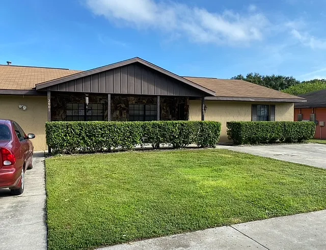 2003 Buckeye Rd NE — Photo 1