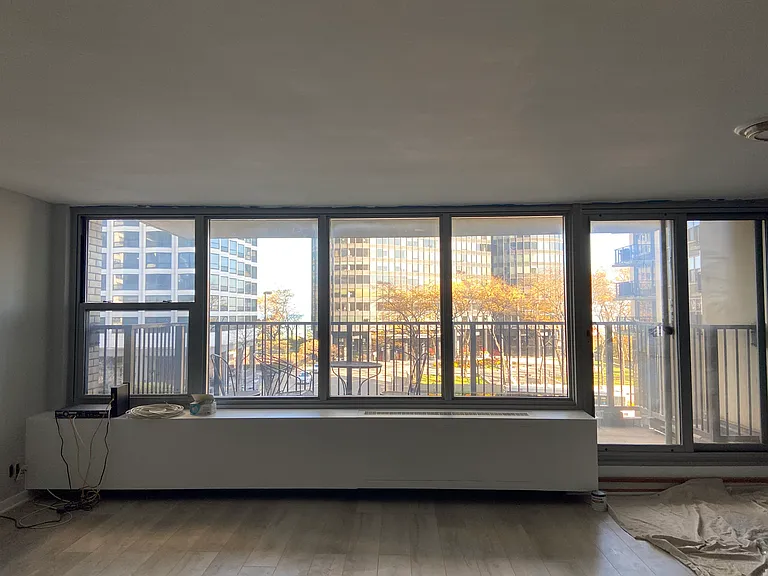 400 E Randolph St #825 — Photo 1