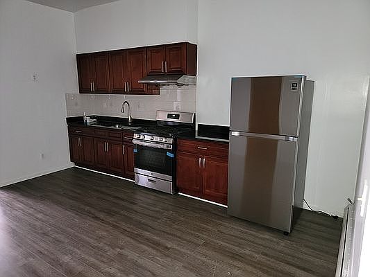 5th image of 4817 6th Ave #2