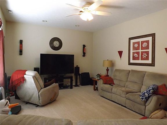 4th image of 257 Schoolhouse Ln