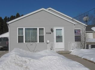 1126 Fairmont Ln, Manitowoc, WI 54220