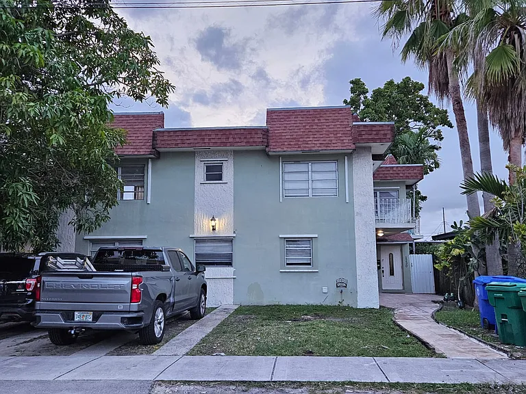 1232 SW 30th Ct — Photo 3