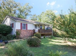 327 Gilbert St, Kilmarnock, VA 22482