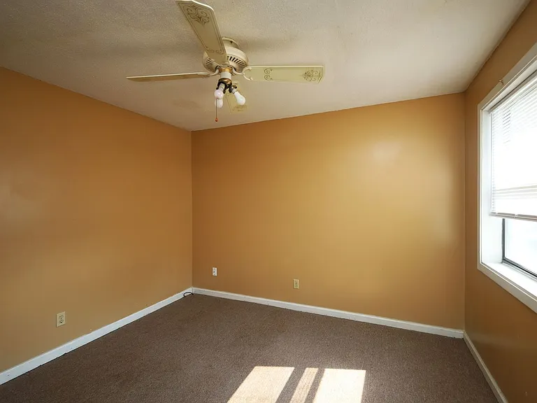 5 Crestwood Cir — Photo 5