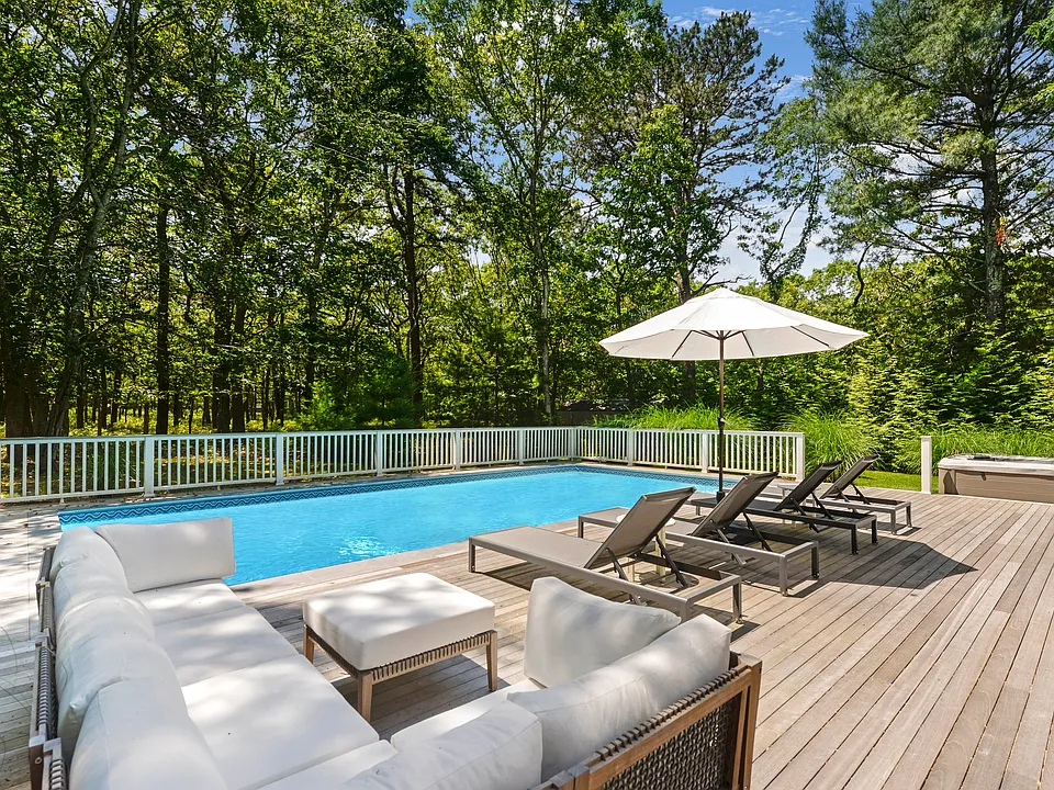 44 Montauk Ave