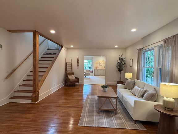 5th image of 312 Crescent Blvd