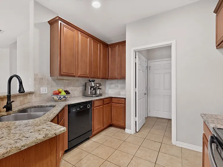 8712 San Bernard St — Photo 6