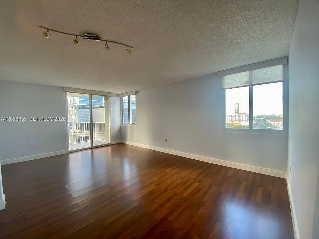 Madison Downtown Condo — Photo 3