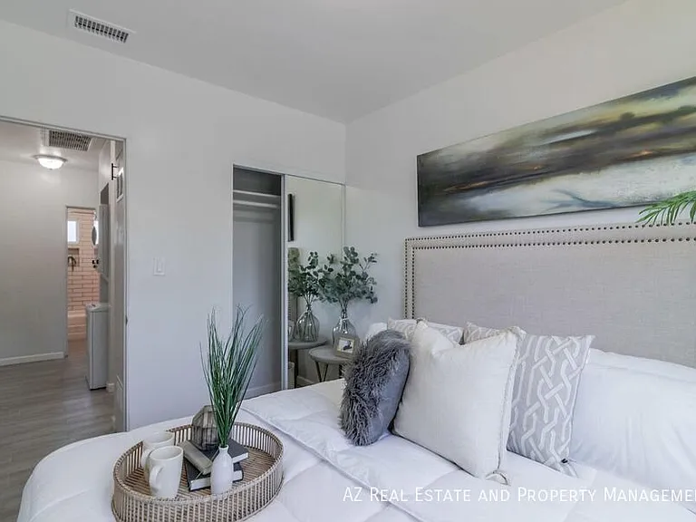 1649 E Oak St #8 — Photo 8