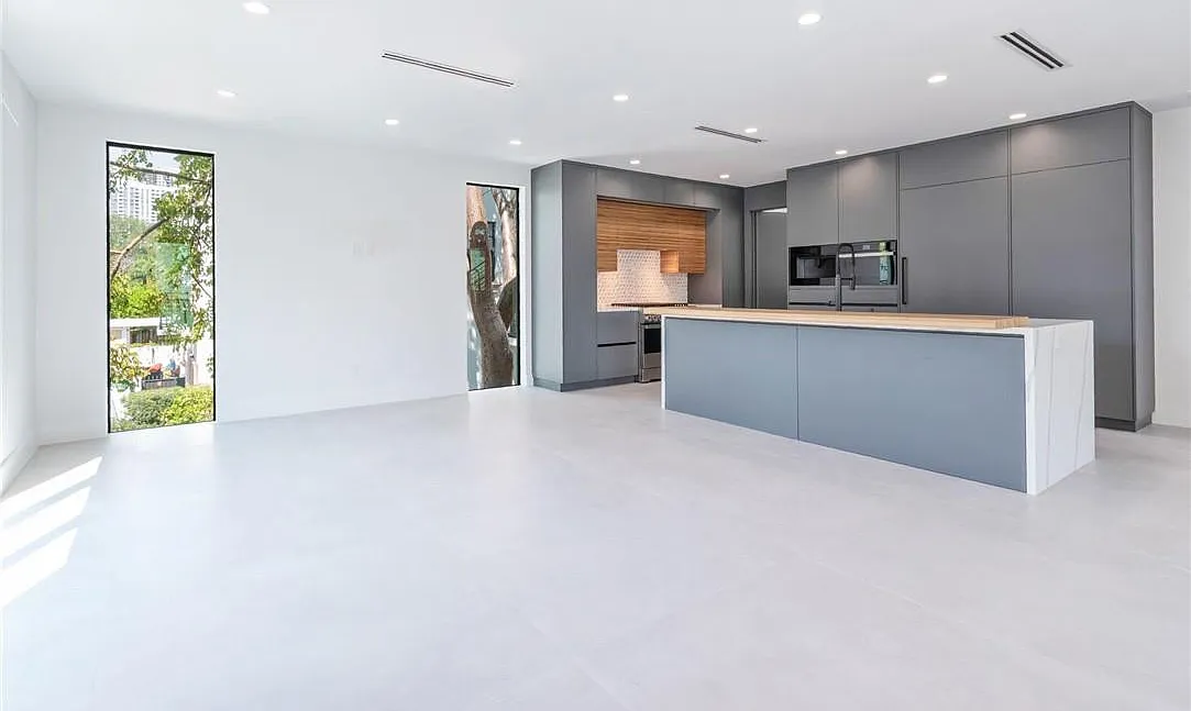 3 bed, 3.5 bath, 2410 sqft, $9,750 — Photo 4