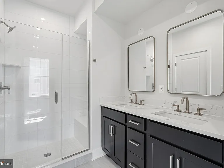 42200 Shining Star Sq — Photo 12