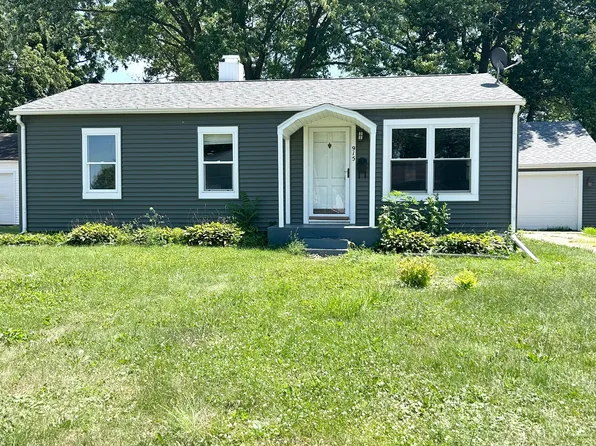 915 28th St, Bettendorf, IA 52722