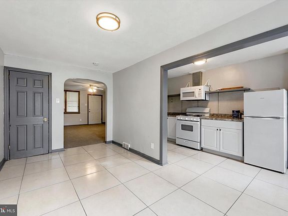 5th image of 19 W 21st St
