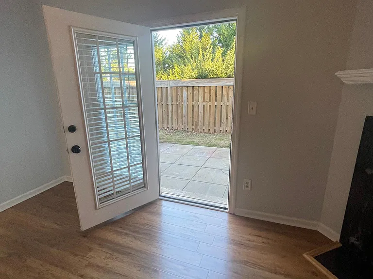 1506 Wenwood Ct — Photo 16