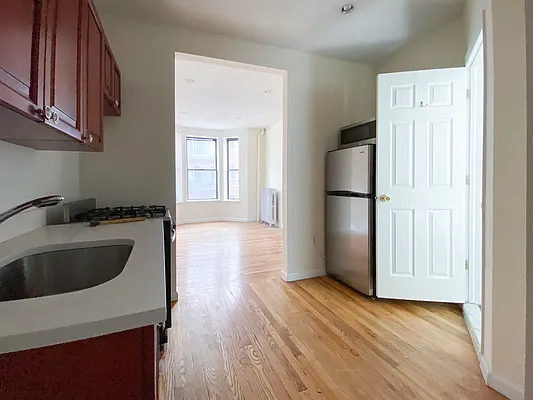 Rented by Kahen Properties | media 4