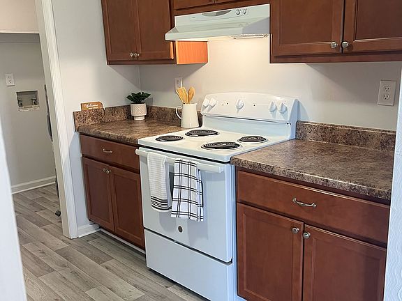 5th image of 6113 Brookwood Dr APT A