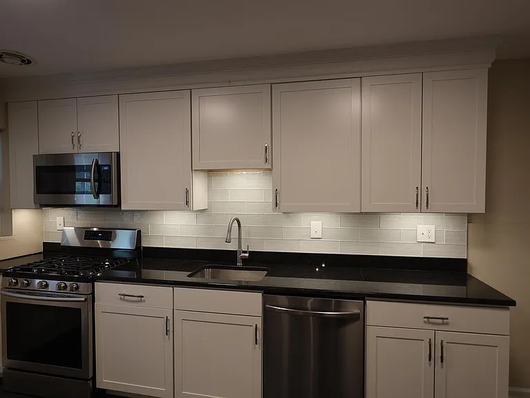 7575 Parkdale Ave #2W — Photo 4