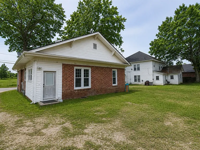 506 S Main St — Photo 20