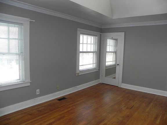 3rd image of 5911 Grand Ave