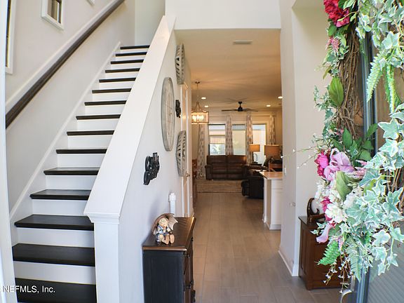 3rd image of 40 SILK OAK Court