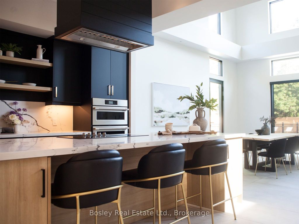 142 6th St, Collingwood, ON - View 3