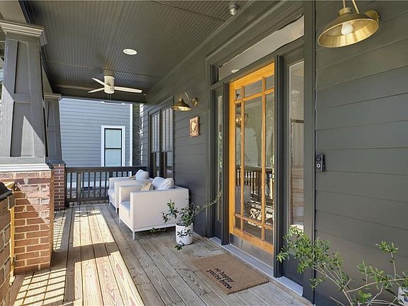 3rd image of 1074 Mercer St SE
