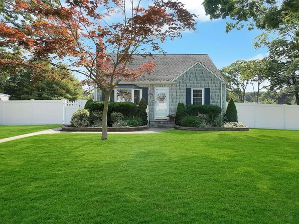 113 Roosevelt Avenue, Islip, NY 11751