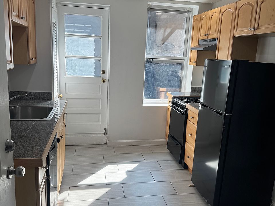 1st image of 220 Hanover St APT 5