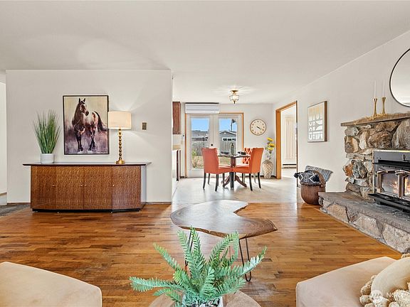 5th image of 1702 4th Street NE