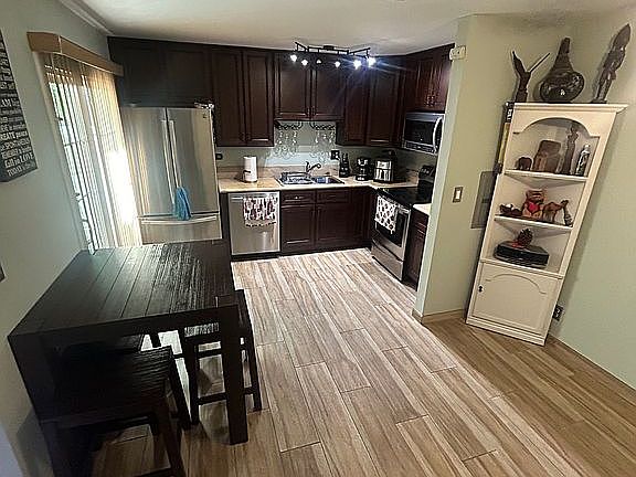 Dinning & Kitchen Area