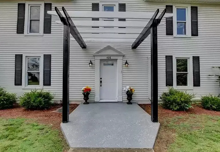408 E Main St — Photo 3