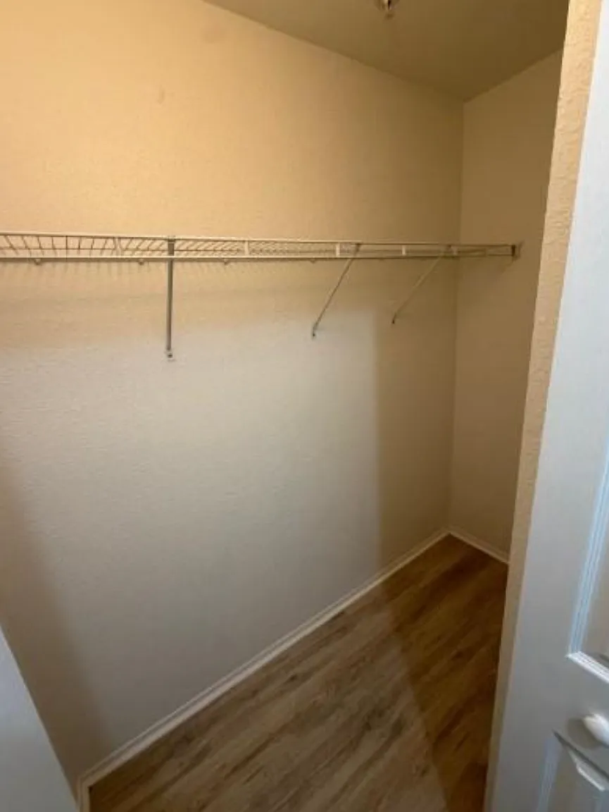 51st. 4850 - Bay Pointe - 1 — Photo 2