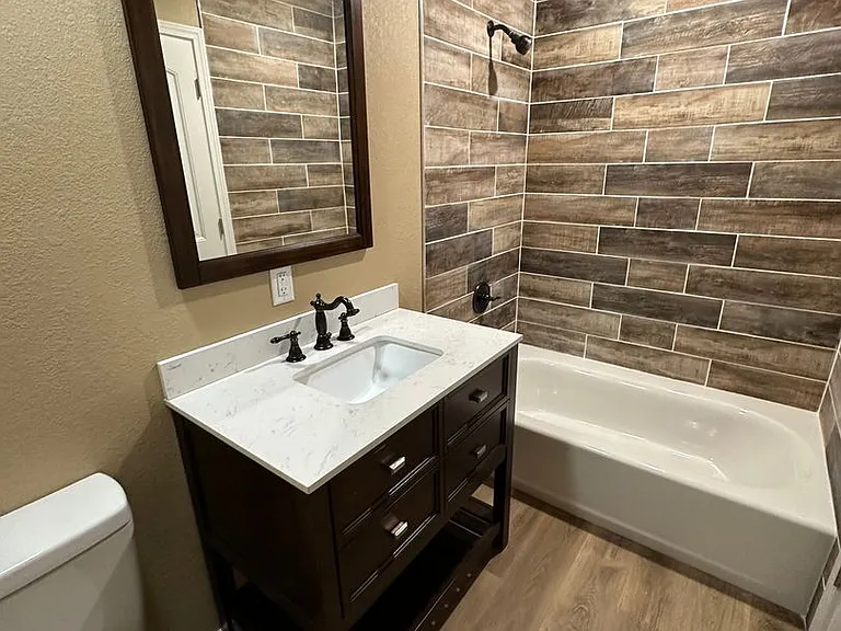 1515 Oak Grove Rd — Photo 5