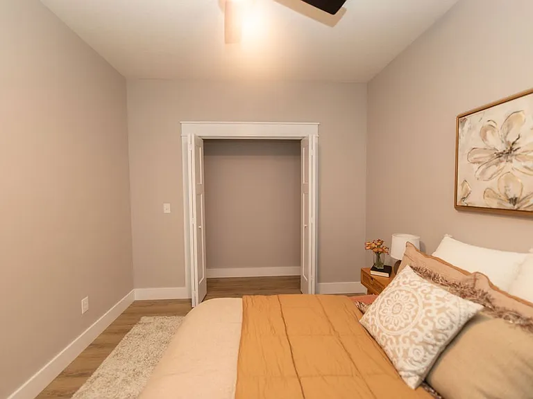 317 E 10th St #1 — Photo 29