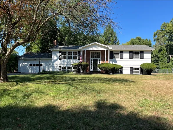 16 Latchmere Ct, Pittsford, NY 14534