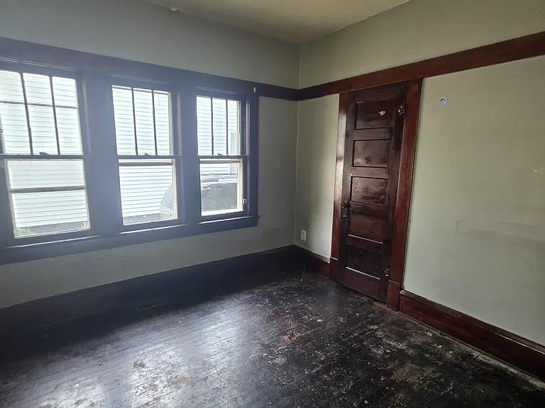 1303 E Hickory St — Photo 43