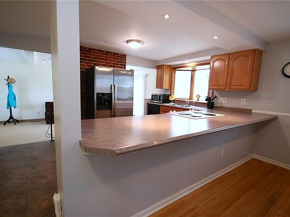 5th image of 64 Parkridge Dr