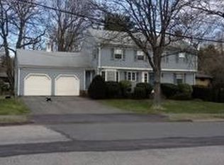 122 Worthen Rd, Lexington, MA 02421