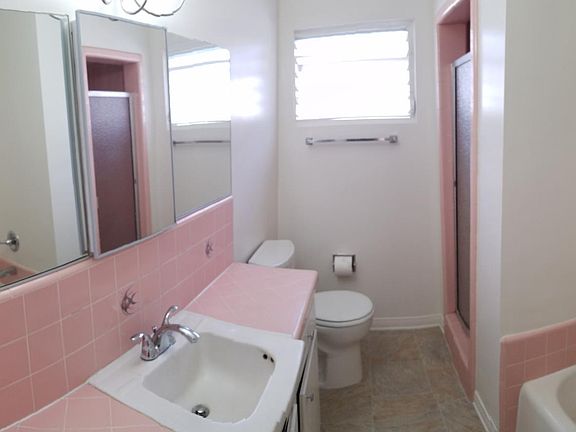 4th image of 1438 N Fuller Ave