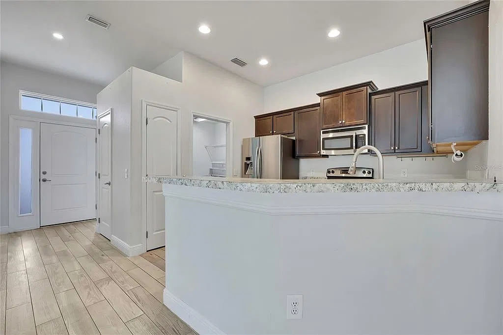 4 bed, 2.0 bath, 1623 sqft, $1,900 — Photo 3