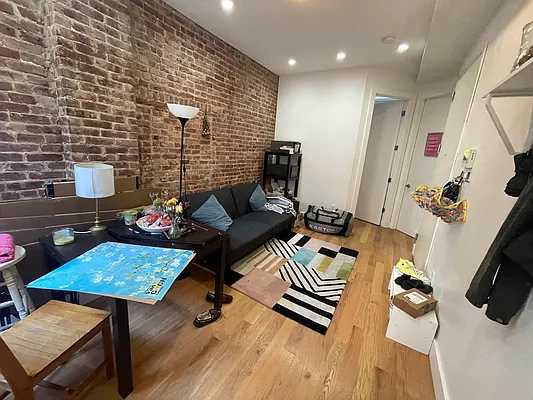 Rented by Delmark Realty LLC | media 41