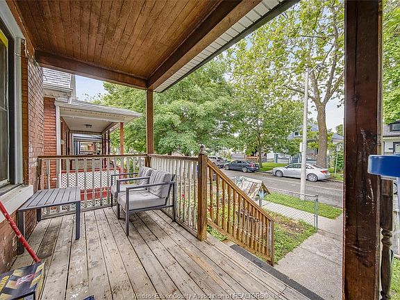 4th image of 1066 Hickory Rd